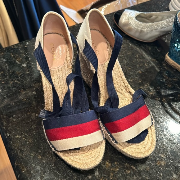 LIKE NEW Gucci Wedges - Picture 1 of 4